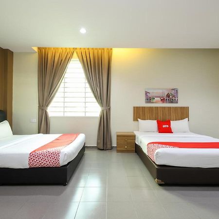 โอโย 89839 ริอาซ โฮเต็ล Hotel Malacca ภายนอก รูปภาพ
