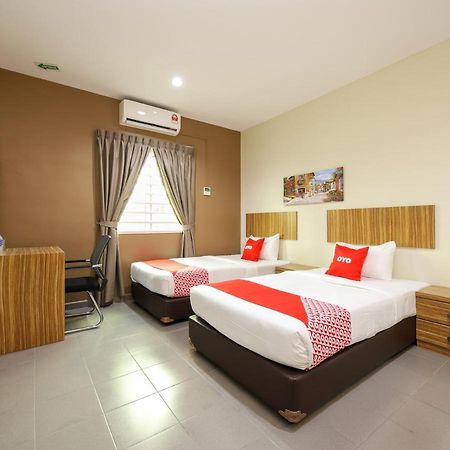 โอโย 89839 ริอาซ โฮเต็ล Hotel Malacca ภายนอก รูปภาพ