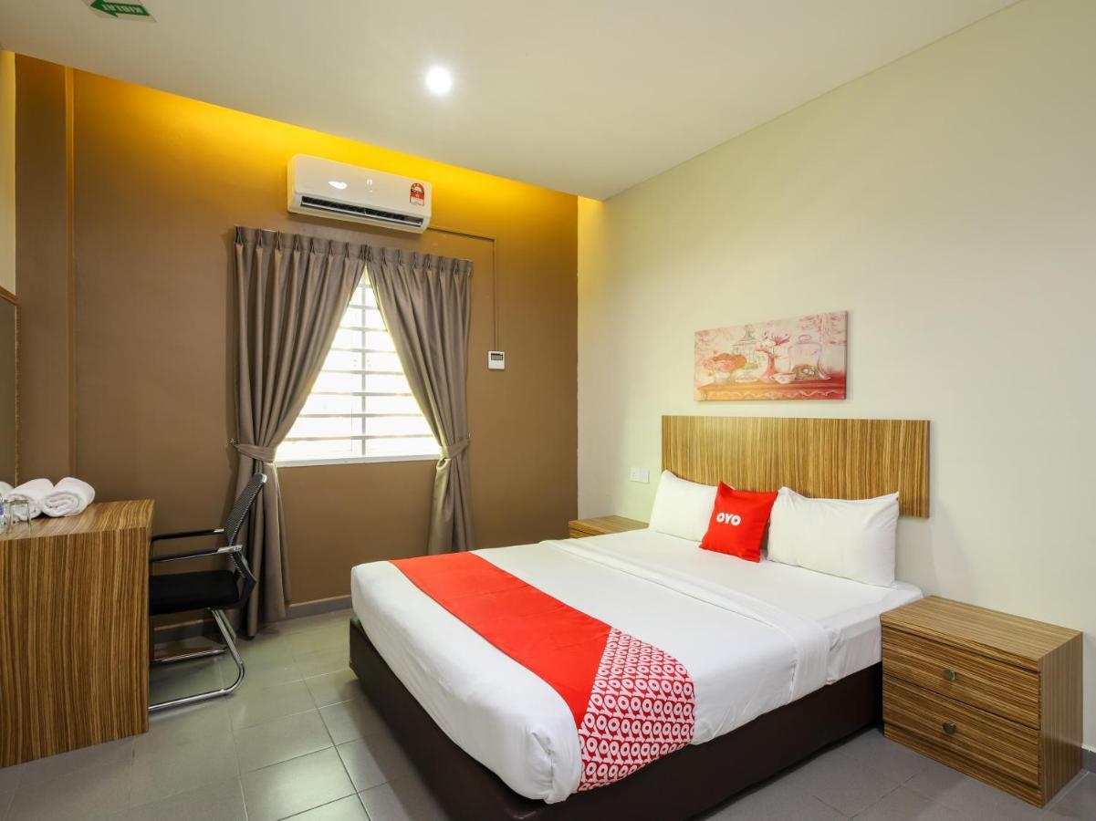 โอโย 89839 ริอาซ โฮเต็ล Hotel Malacca ภายนอก รูปภาพ