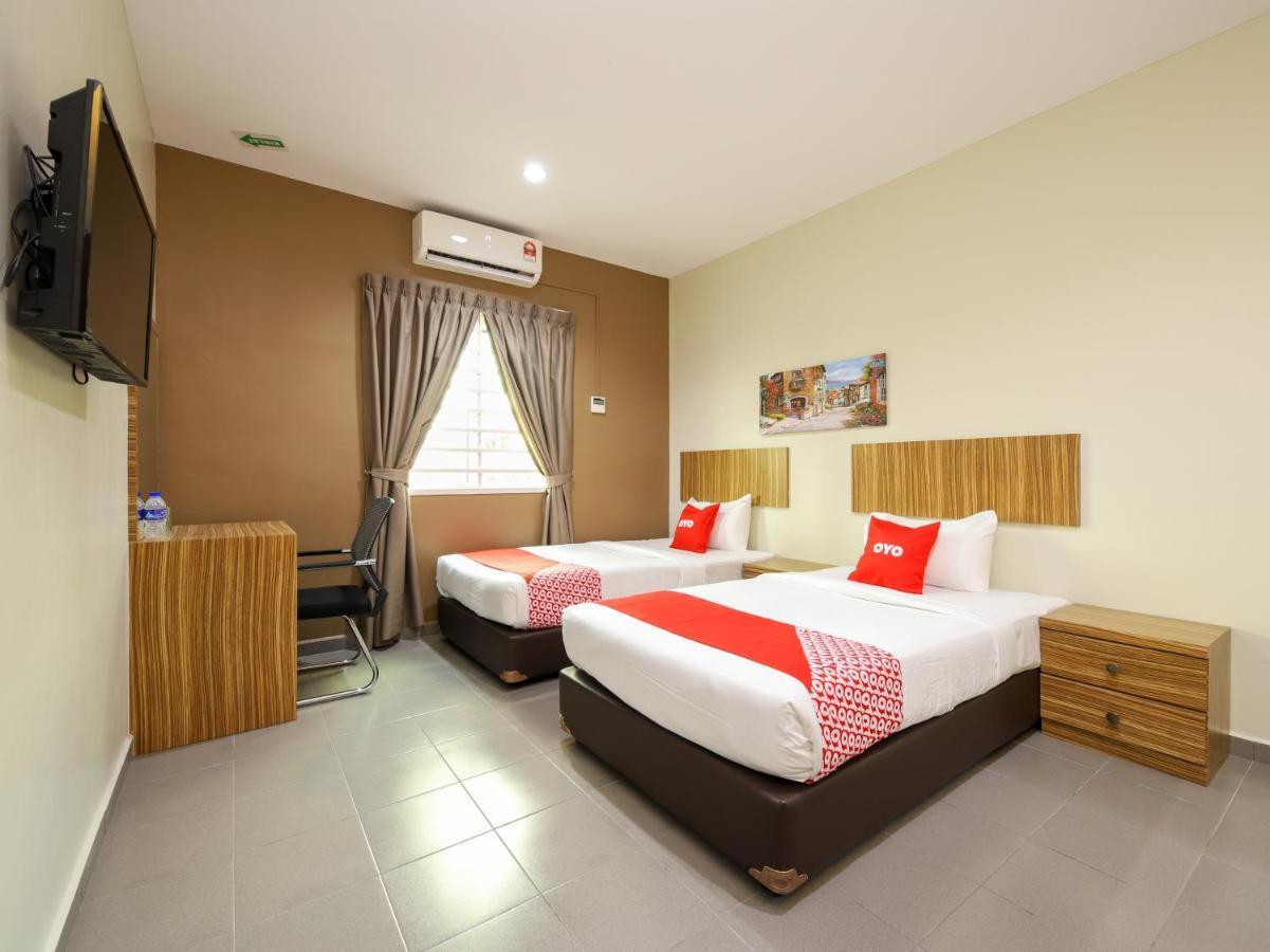 โอโย 89839 ริอาซ โฮเต็ล Hotel Malacca ภายนอก รูปภาพ