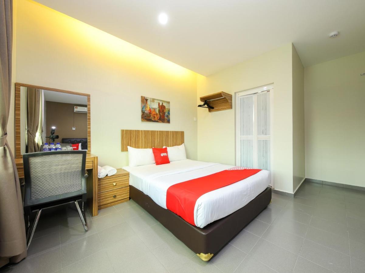 โอโย 89839 ริอาซ โฮเต็ล Hotel Malacca ภายนอก รูปภาพ
