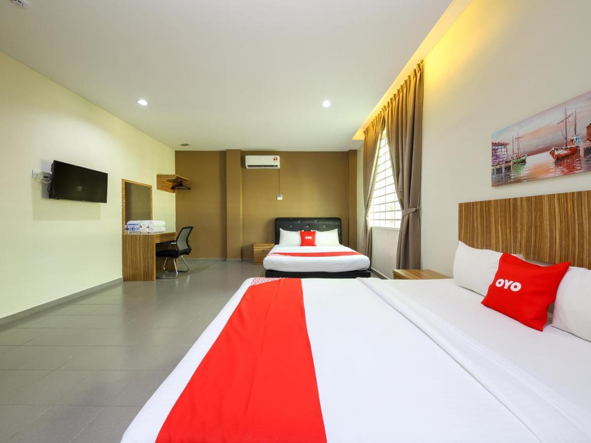 โอโย 89839 ริอาซ โฮเต็ล Hotel Malacca ภายนอก รูปภาพ