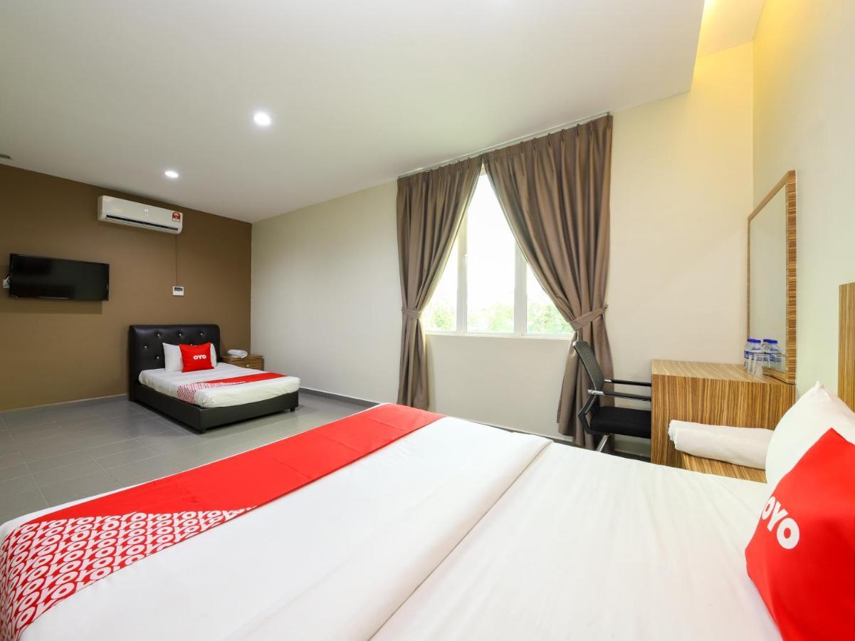 โอโย 89839 ริอาซ โฮเต็ล Hotel Malacca ภายนอก รูปภาพ
