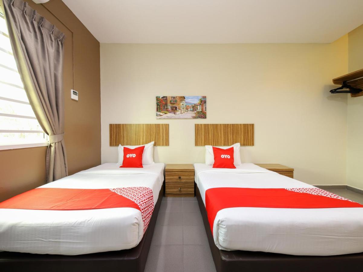 โอโย 89839 ริอาซ โฮเต็ล Hotel Malacca ภายนอก รูปภาพ